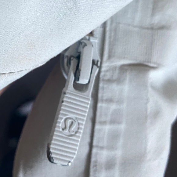 Lululemon Rain Jacket Size 2 - Picture 12 of 14